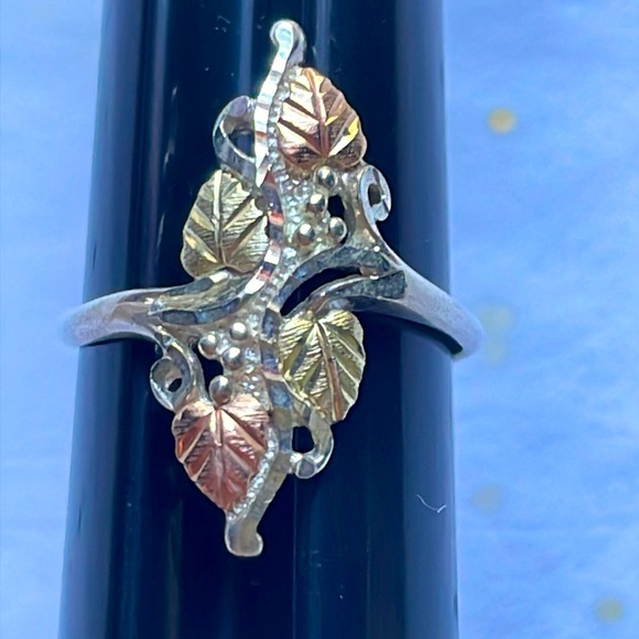 Black Hills Gold Jewelry - Black Hills Gold 8 1/2 Grapevine Leaf Tri-Color Ring